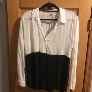 Splendid two toned black and white shirt.